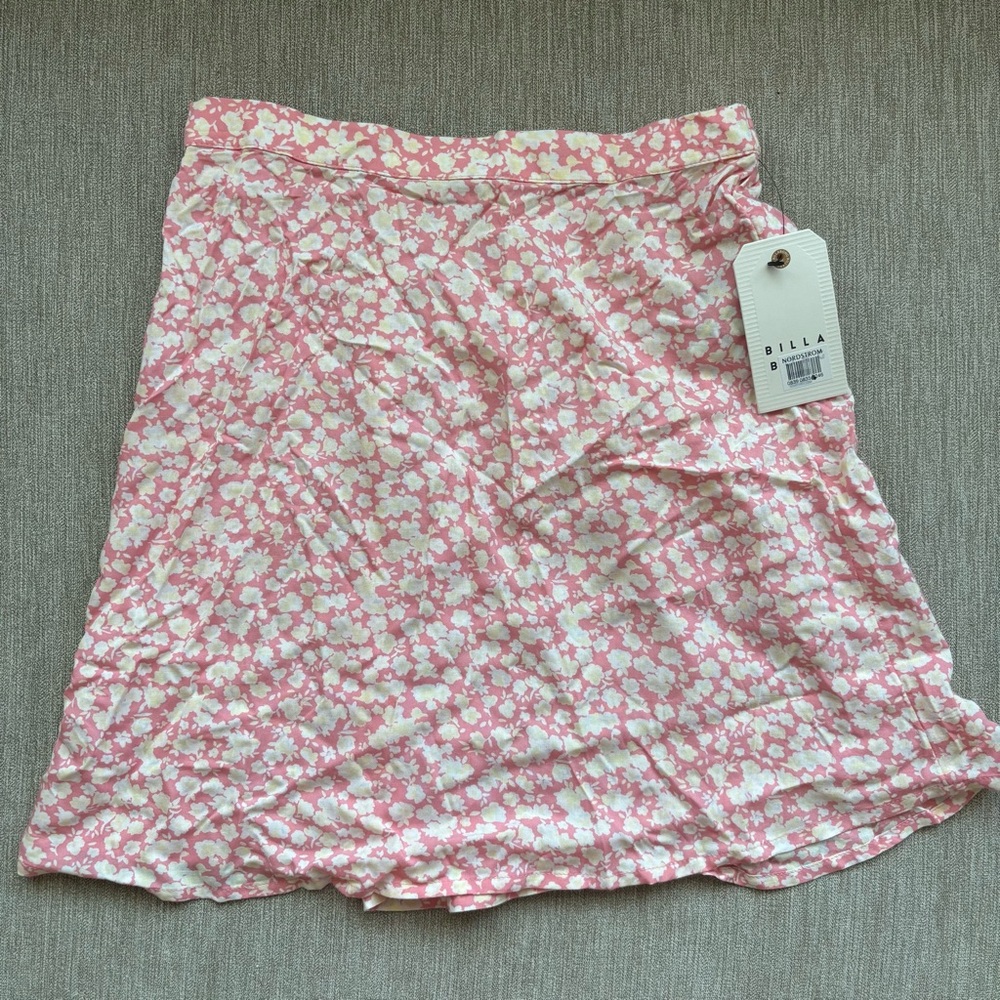 brand new! billabong light pink, yellow & white floral flowy mini skirt🌸🌼